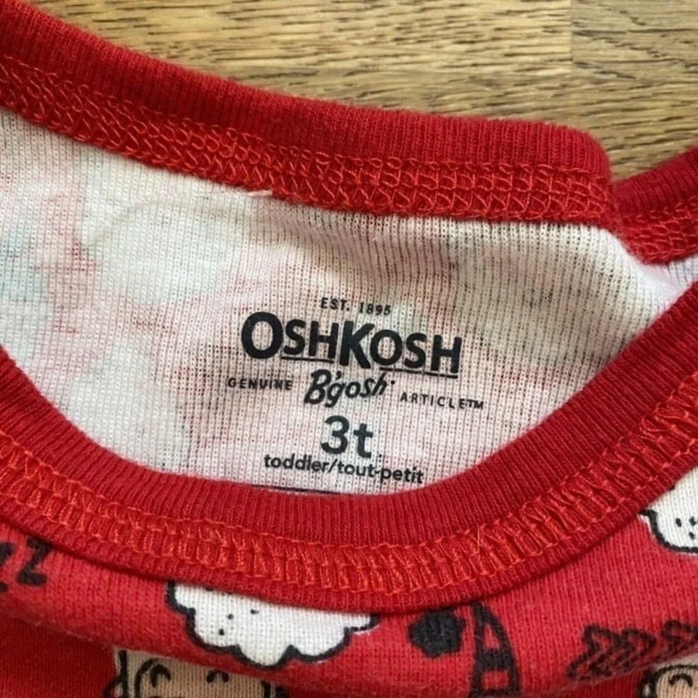 Carter's Santa Two Piece Pajamas Size 3t‎